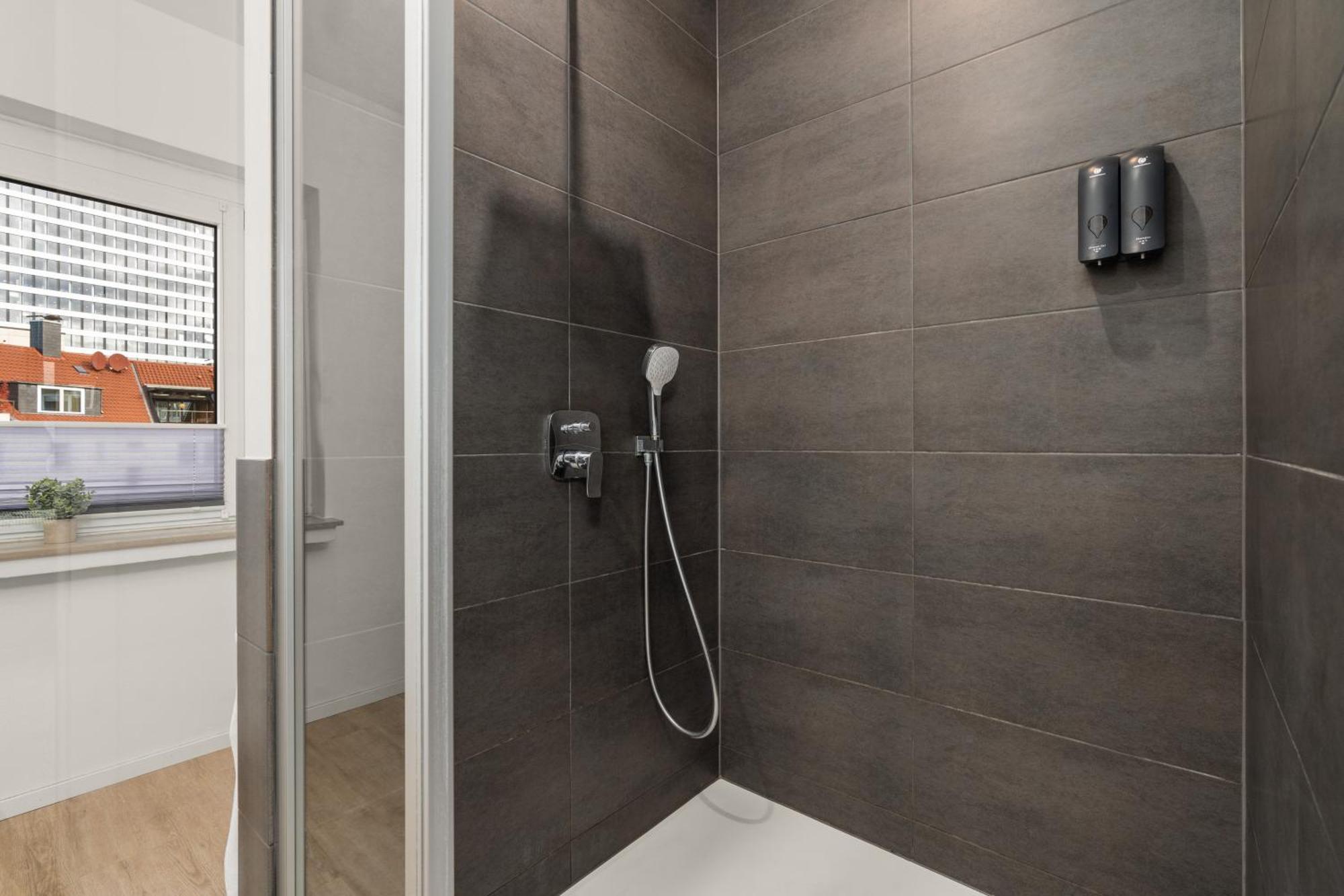 Homely-Apartment Manhattanart, Zentral, Parkplatz, Billard,Ps4, Dart, Balkon Bielefeld Dış mekan fotoğraf
