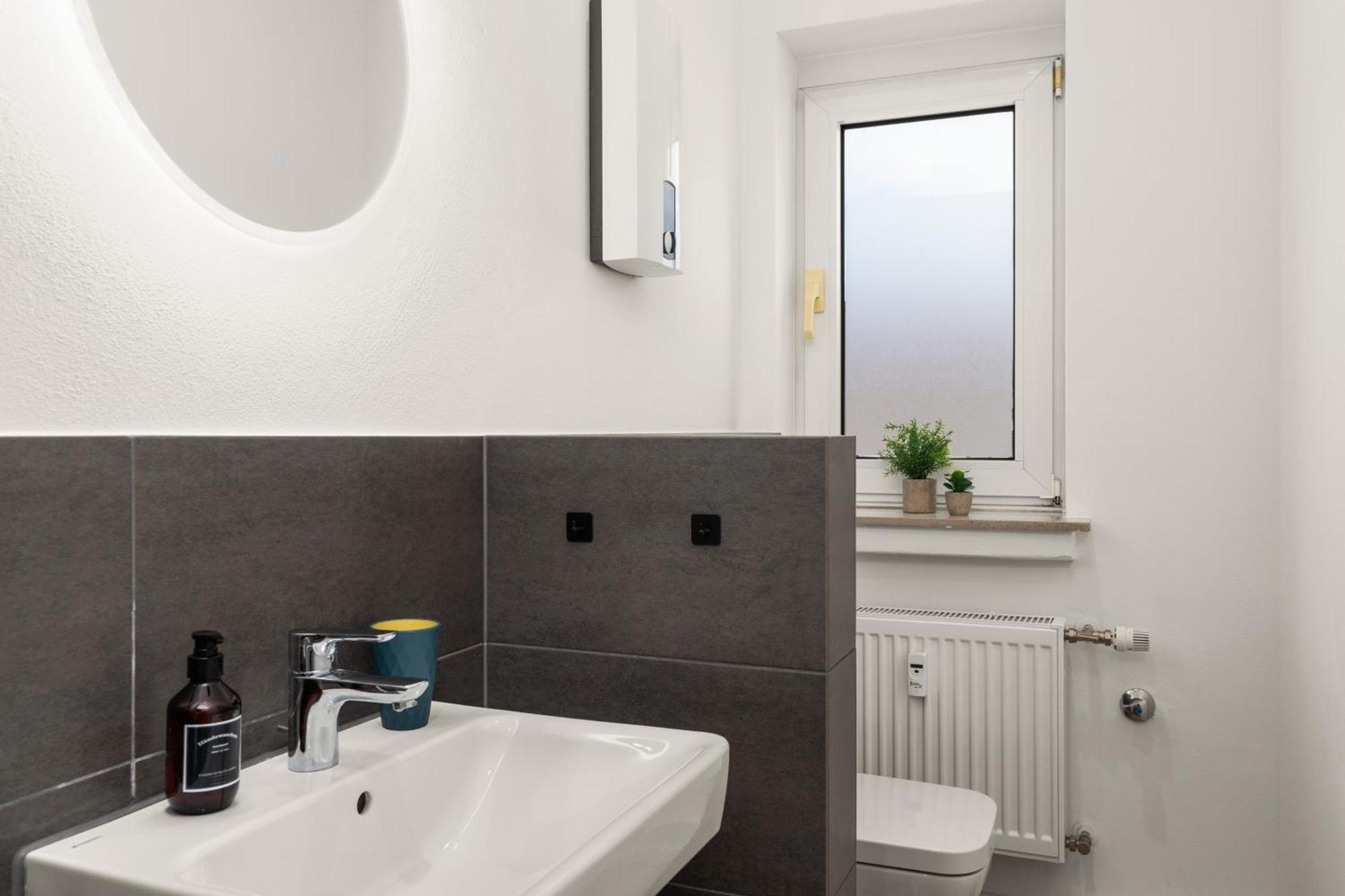 Homely-Apartment Manhattanart, Zentral, Parkplatz, Billard,Ps4, Dart, Balkon Bielefeld Dış mekan fotoğraf